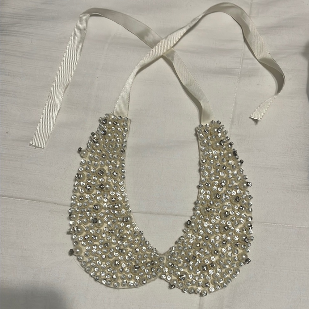 Elegant White Beaded Bib Peter Pan VINTAGE Necklace